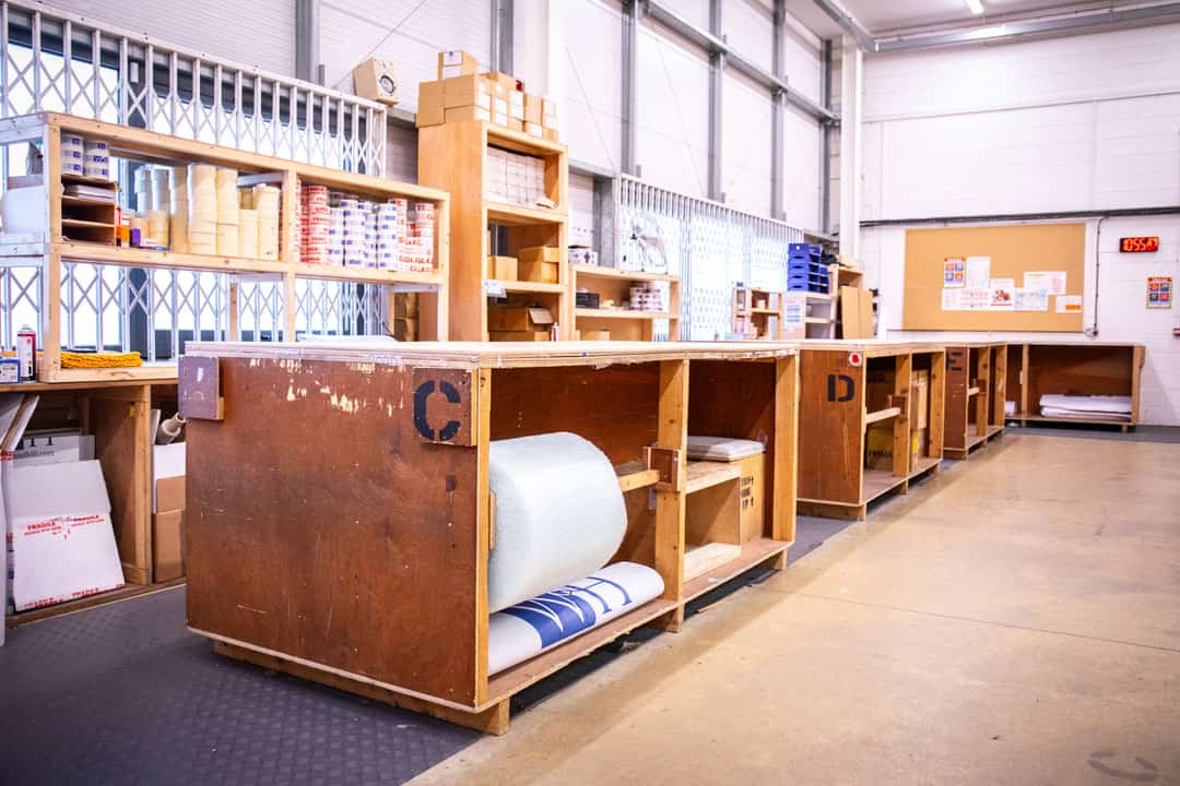 Packing service station